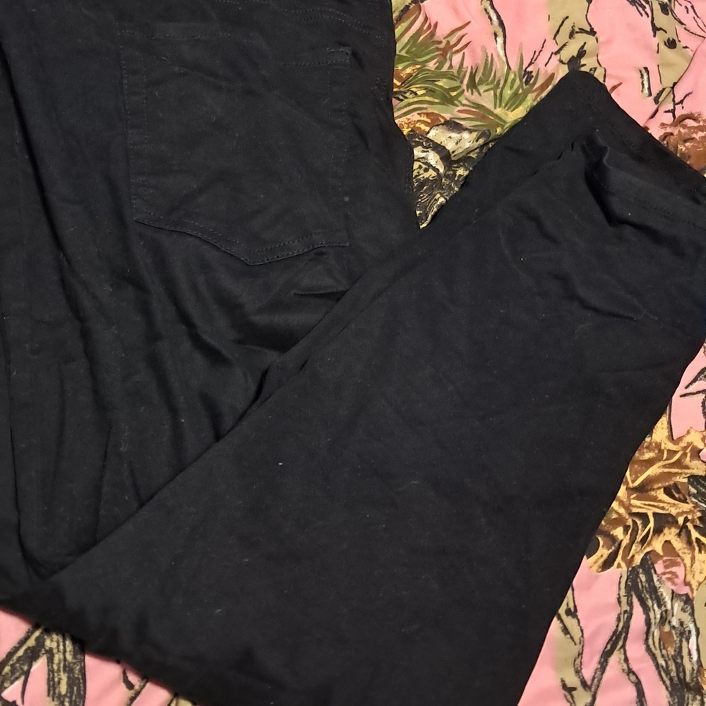New Directions Black Pull-On Skinny Pants
